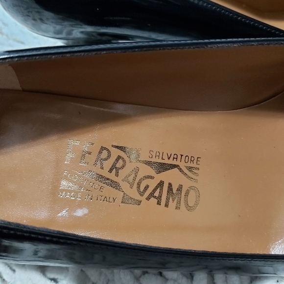 Salvatore Ferragamo black patent leather heels- size 7.5 - Picture 9 of 10
